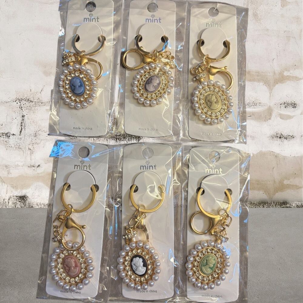 Mint Portrait Surrounded by Faux Pearls and Rhinestones Keychain Bag Charm NEW - Picture 1 of 7